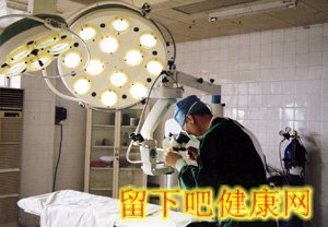 详细了解处巧克力卵巢囊肿的症状，请点击咨询在线专家